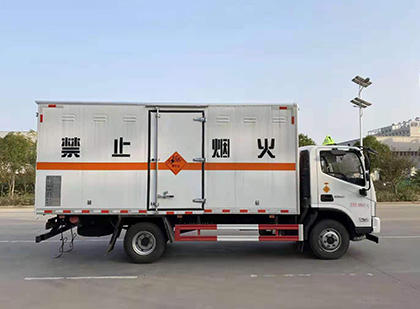 东宝爆破器材运输车